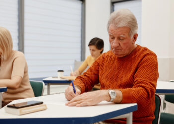 Suaugusiųjų ugdymas – galimybė įgyti vidurinį išsilavinimą