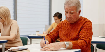 Suaugusiųjų ugdymas – galimybė įgyti vidurinį išsilavinimą