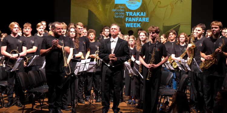 „Trakų fanfarinės savaitės“ orkestro ir solistų koncerto (dirigentas Bert Langeler (Nyderlandai / Estija) akimirka, 2025 m. rugpjūčio 3 d. Aleksandro Aziulevičiaus nuotr.