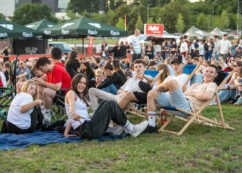 Vilnius ruošiasi sirgti už Lietuvą: prie Baltojo tilto kyla fanų zona