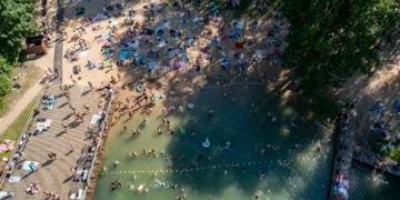 Pokyčiai prie Žaliųjų ežerų paplūdimio: nauja stovėjimo aikštelė ir perorganizuotas eismas