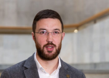 Vilniuje „Bentley“ susidūrė su motociklu važiavusiu A. Bužinsku, jam lūžo ranka