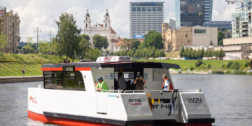 Vėl atnaujinamos kelionės Vilniaus keleiviniu laivu