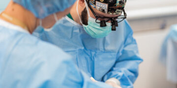 Modernus grožio sprendimas: antakių pakėlimas be pjūvių veide