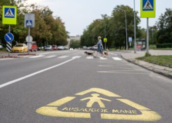 Kelias į mokyklą: bendras policijos, savanorių ir tėvų rūpestis