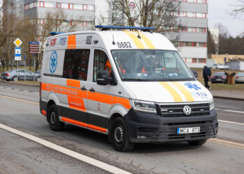 Vilniuje BMW partrenkė vežimėlyje vežtą beveik dvejų metų vaiką