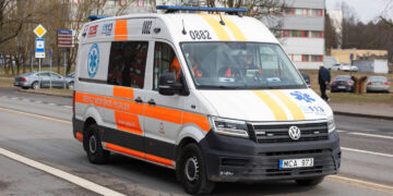 Vilniuje BMW partrenkė vežimėlyje vežtą beveik dvejų metų vaiką