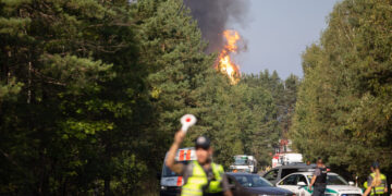 Trakų Vokėje galimai dega 8 vagonai: ugniagesiams sunku patekti arčiau gaisro vietos