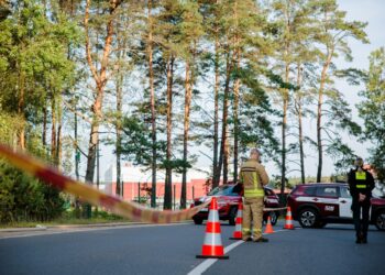 Ugniagesiai: paskelbta gaisro lokalizacija Baltosios Vokės gatvėje