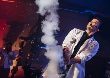 „N2“ fizikas: net smarvė ar sprogimas gali sudominti vaikus… mokslu