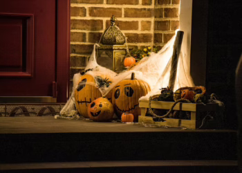 Paskutinės minutės idėjos Helovinui: sukurkite šiurpią atmosferą ir pasilepinkite skanėstais