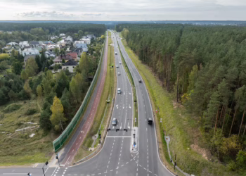 Užbaigtas Nemenčinės plentas – gatvė išplatinta iki 4 eismo juostų, įrengtas dviračių takas