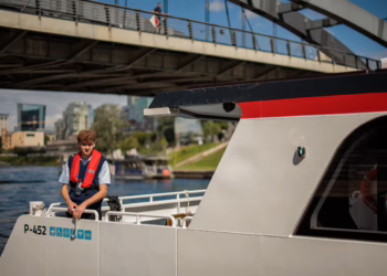 Kas dar nespėjo pamatyti Vilniaus iš Neries: laivybos sezonas baigsis spalio 30-ąją