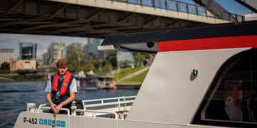 Kas dar nespėjo pamatyti Vilniaus iš Neries: laivybos sezonas baigsis spalio 30-ąją