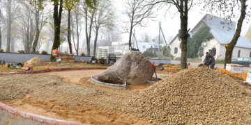 Keičiasi Dieveniškių miestelio skveras