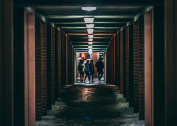 Sumuose Ukrainoje atidaryta pirmoji požeminė mokykla