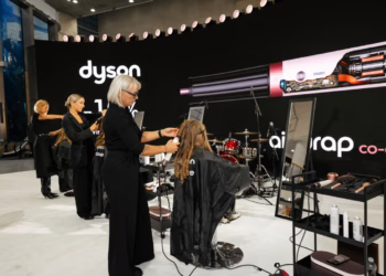 Kai technologijos pakviečia švęsti: į didžiausio Lietuvoje „d.one“ salono atidarymą rinkosi garsūs žmonės