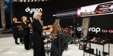 Kai technologijos pakviečia švęsti: į didžiausio Lietuvoje „d.one“ salono atidarymą rinkosi garsūs žmonės