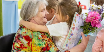 Vilniaus darželiuose pasakas vaikams skaitantys senjorai įvertinti Europoje