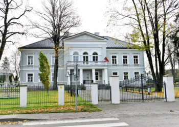 Puoselėjamas Šalčininkų menų mokyklos pastato grožis