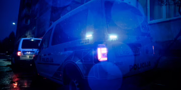 Vilniuje apšvarinti keli automobiliai, nuostoliai siekia 22 tūkst. eurų