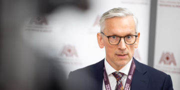 Santaros klinikų vadovas pripažįsta apie buvusias įtampas Neurochirurgijos centre: tai buvo vienas karštųjų taškų