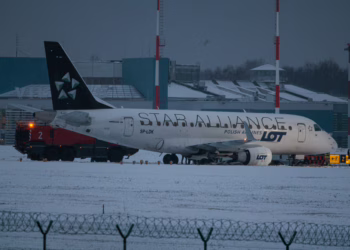 Vilniaus oro uoste nuo tako nuslydo orlaivis: keleiviai nenukentėjo
