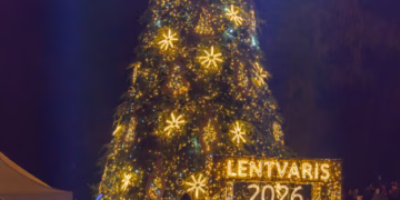 Lentvaryje ir Rūdiškėse šventiškai sužibo eglės