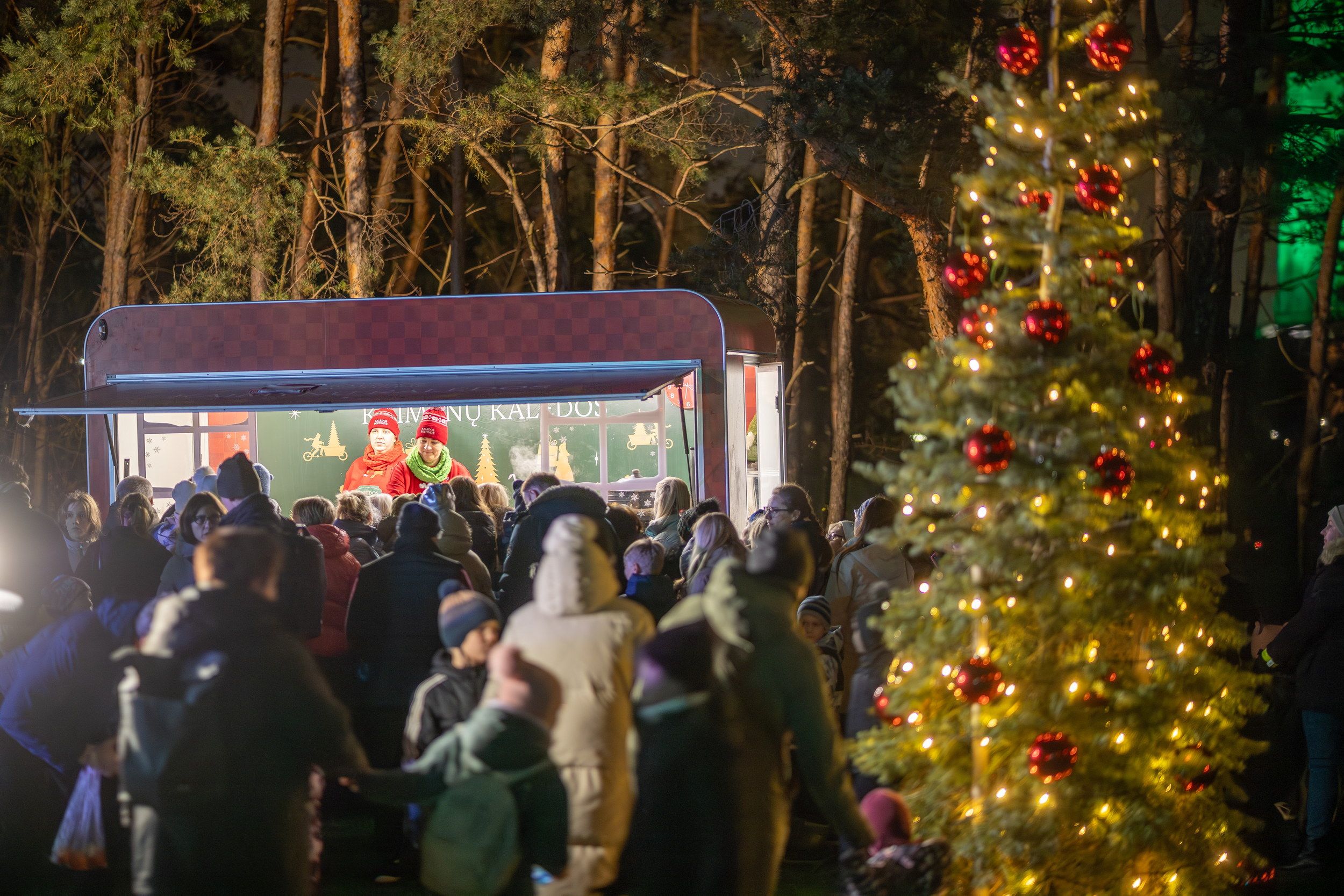 „Kaimynų Kalėdų“ autobusiuko kelionė artėja į pabaigą: aplankys dar šešias seniūnijas