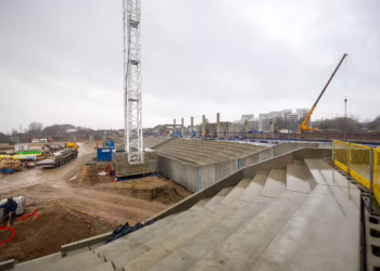 Iškilo pirmoji Nacionalinio stadiono tribūna