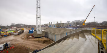 Iškilo pirmoji Nacionalinio stadiono tribūna