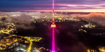 Vilniaus TV bokštas šviečia ir „šoka“ pagal Čiurlionio valsą