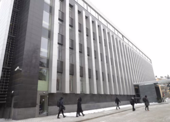 Vilnius reikalauja, kad Minskas nutrauktų hibridines atakas, išleistų įstrigusius vilkikus