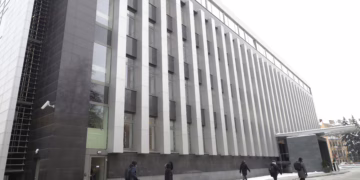 Vilnius reikalauja, kad Minskas nutrauktų hibridines atakas, išleistų įstrigusius vilkikus