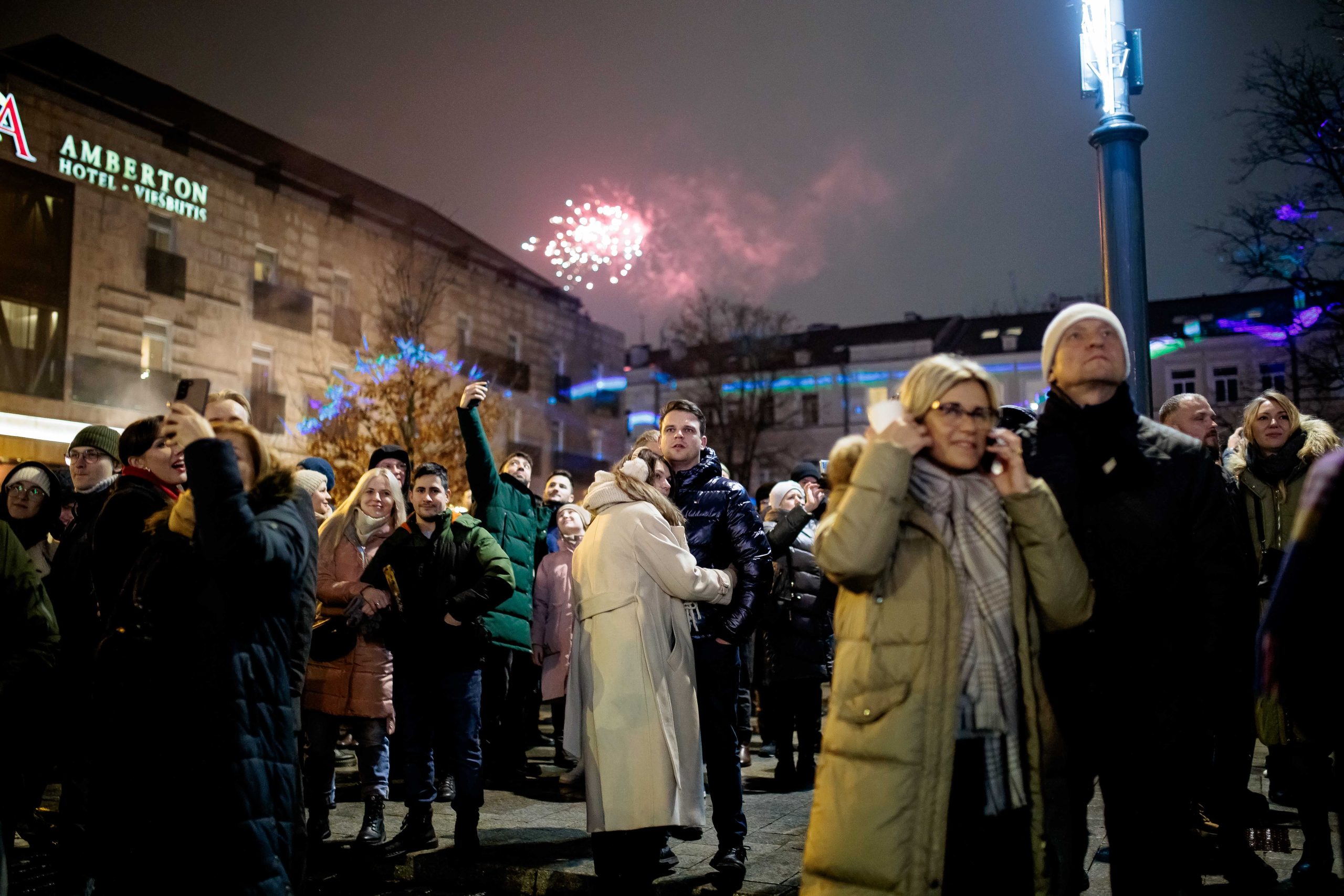 Pasaulis atsisveikina su 2025-aisiais – Trumpo, paliaubų ir neramumų metais
