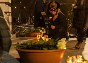 Kaune gyventojai atidavė pagarbą dviem nužudytoms merginoms