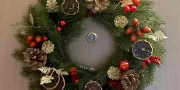 Pasaulinės tvarių dekoracijų tendencijos Vilniaus daugiabutyje