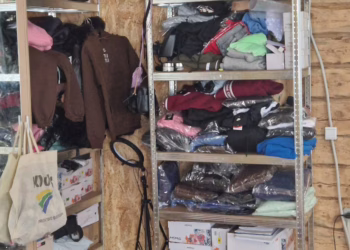 Širvintiškė įkliuvo pardavinėjanti padirbtus vardinius rūbus