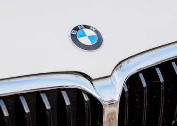 Tvora nepadėjo: Vilniuje apvogtas prabangus BMW