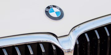 Tvora nepadėjo: Vilniuje apvogtas prabangus BMW