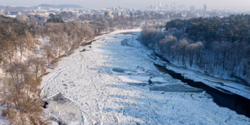 Upės kemšasi ledu: kaip iš anksto pasiruošti galimiems potvyniams