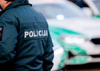 Policininkas Vilniuje partrenkė jaunuolį ant elektrinio dviračio