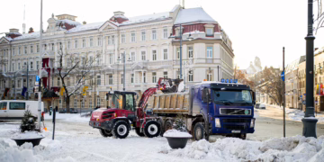 Iš Vilniaus senamiesčio išvežta apie 10 tonų sniego