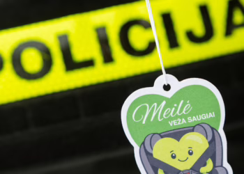 „Meilė veža saugiai“ – žalios policijos širdelės pasklido visoje Lietuvoje
