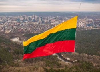Švęskime nepriklausomybę – papuoškime namus trispalve