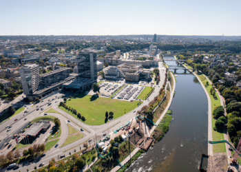 117 metrų sienos Vilniuje laukia menininkų istorijų