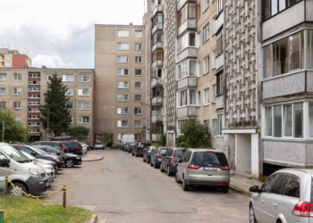 Vilniuje bus išbandomas naktinis parkavimas prekybos centro aikštelėse