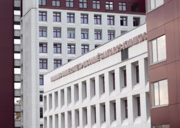 Santaros klinikos susitarė su darbuotojais dėl atlyginimų didinimo