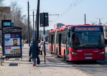 Pavojai ant šaligatvio: Vilniuje autobusas kliudė vaikiną