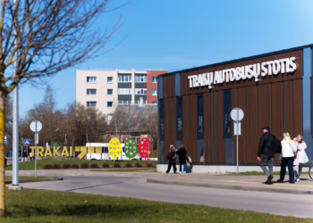 Trakai pasipuošė Velykoms: kviečia pasinerti į pavasarinę nuotaiką